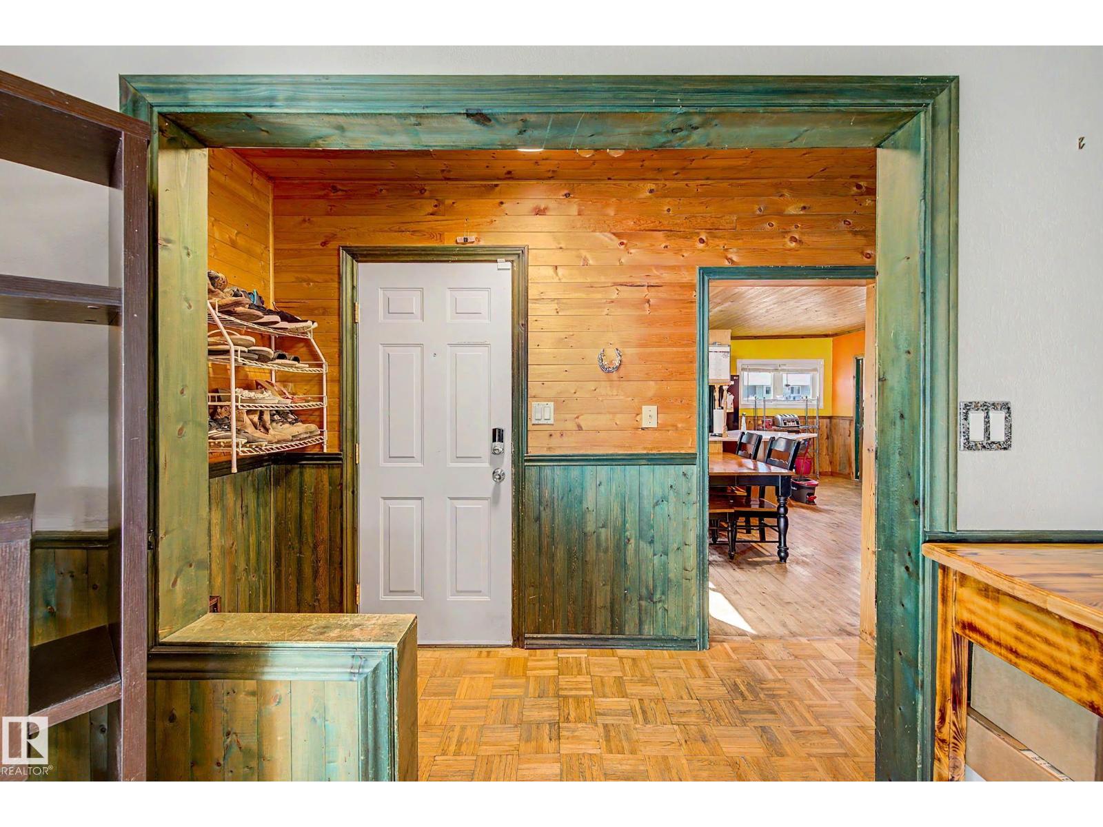 5208 51 ST - 7