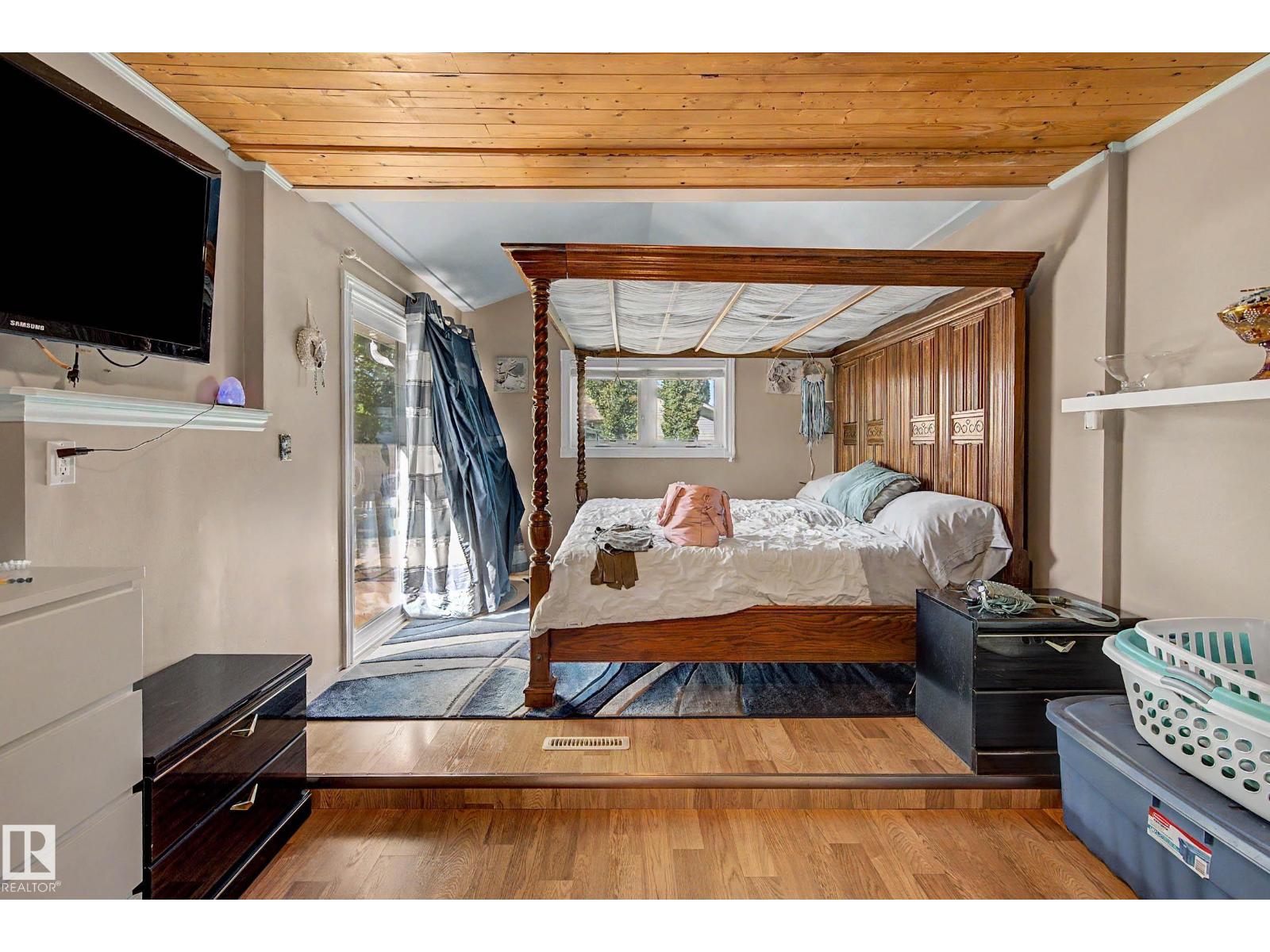 5208 51 ST - Image 30