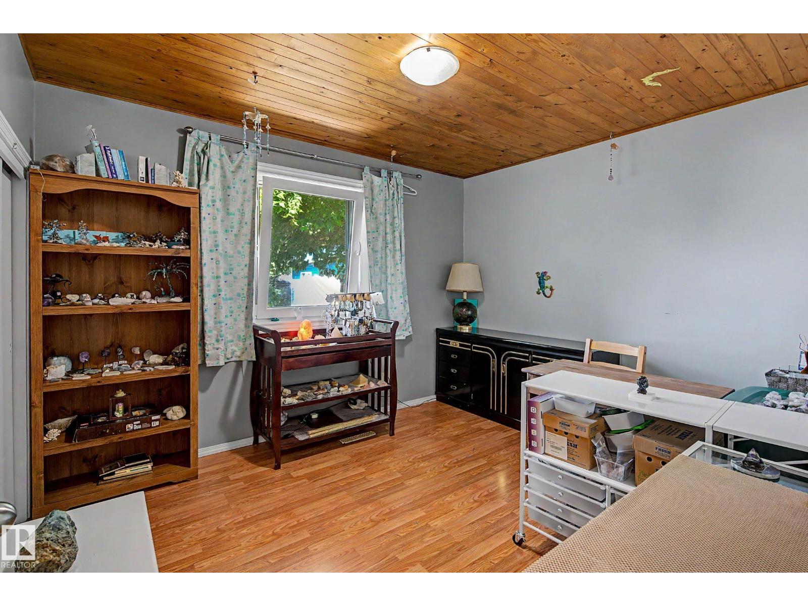 5208 51 ST - Image 32