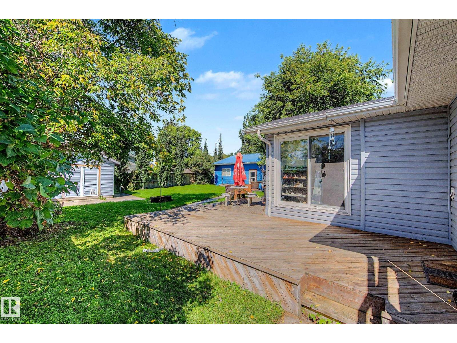 5208 51 ST - 51