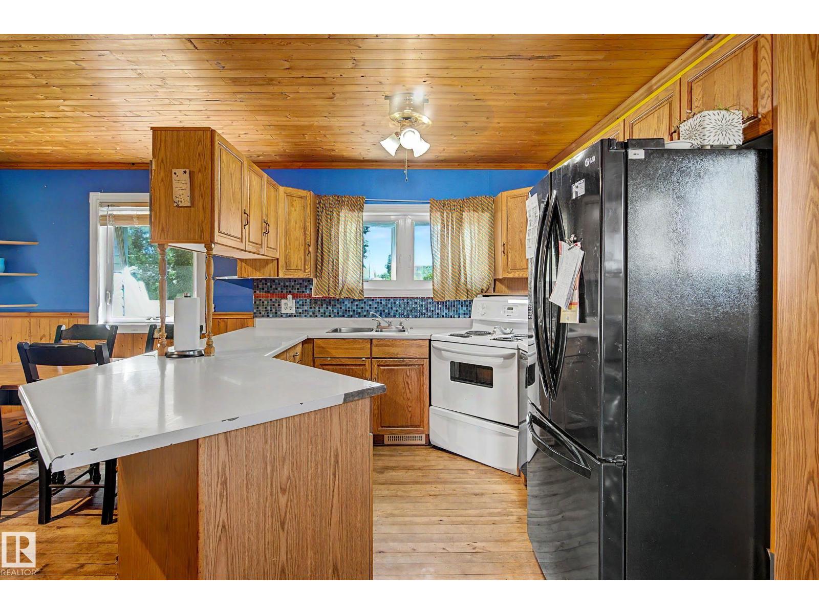 5208 51 ST - Image 24
