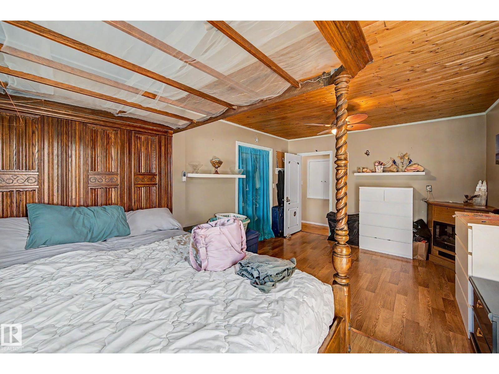 5208 51 ST - Image 31