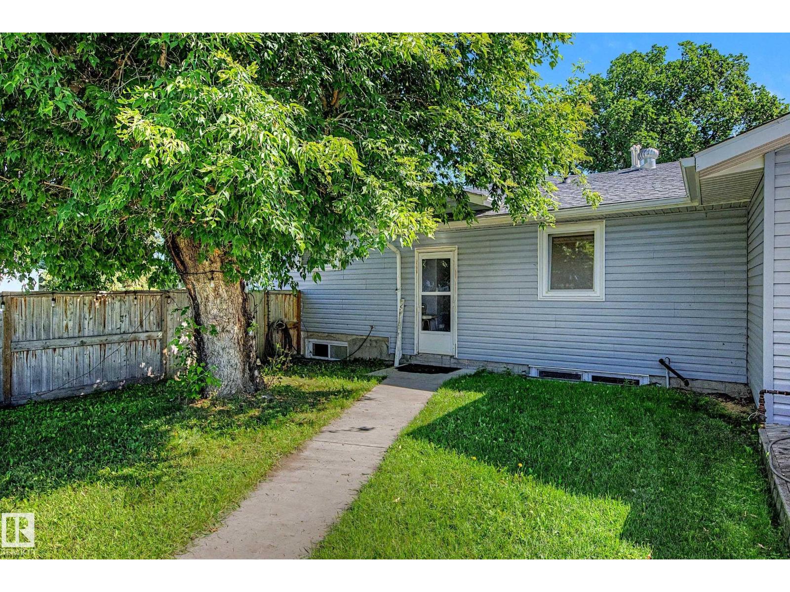 5208 51 ST - 55
