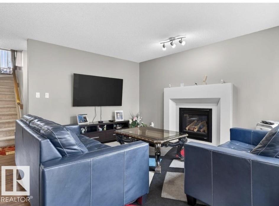 6811 19 AV SW - Image 9