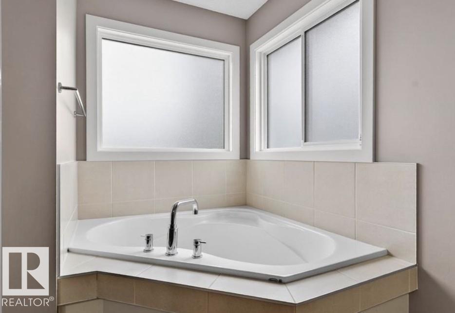 6811 19 AV SW - Image 31