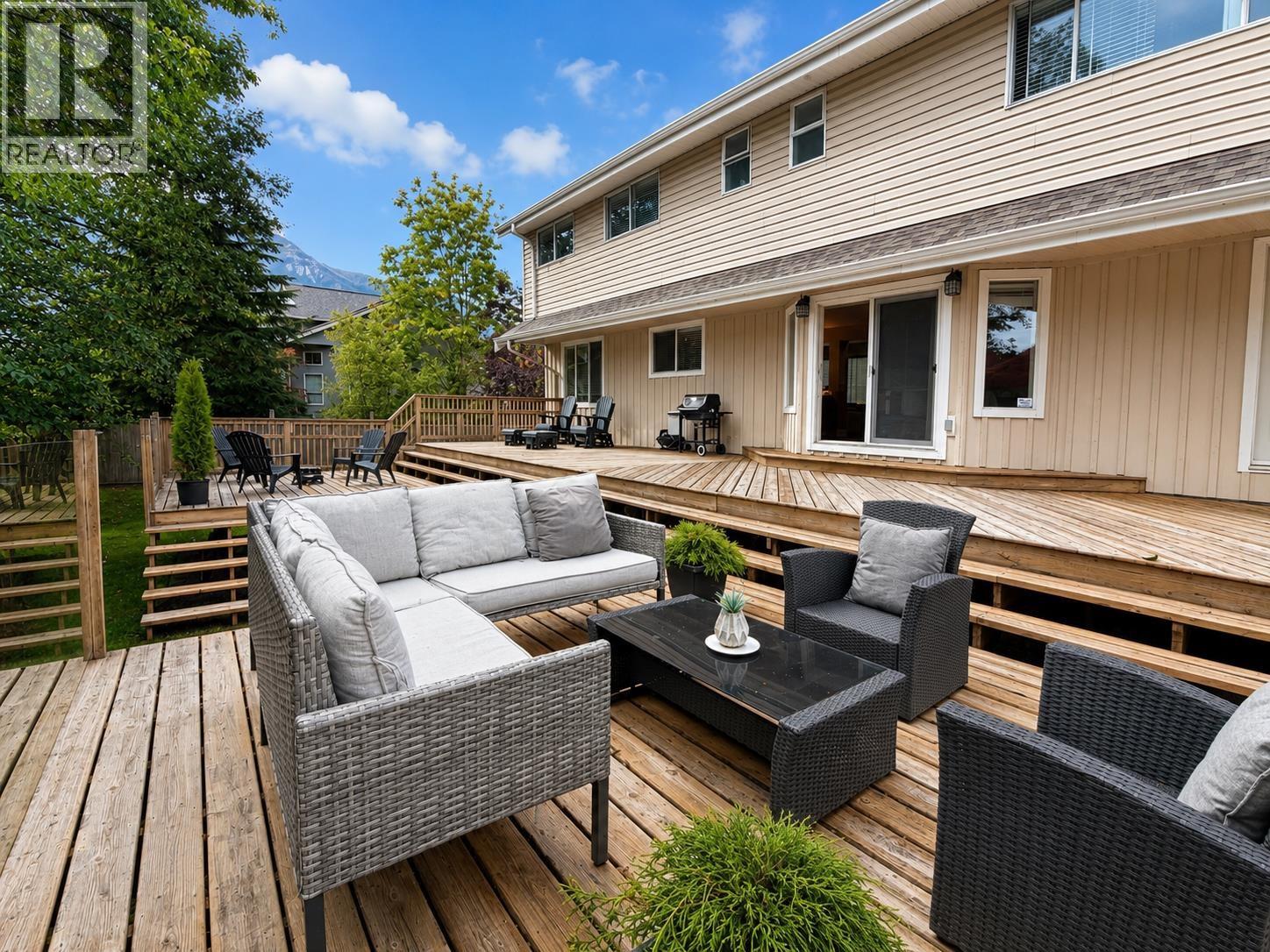 1510 MACDONALD PLACE, Squamish
