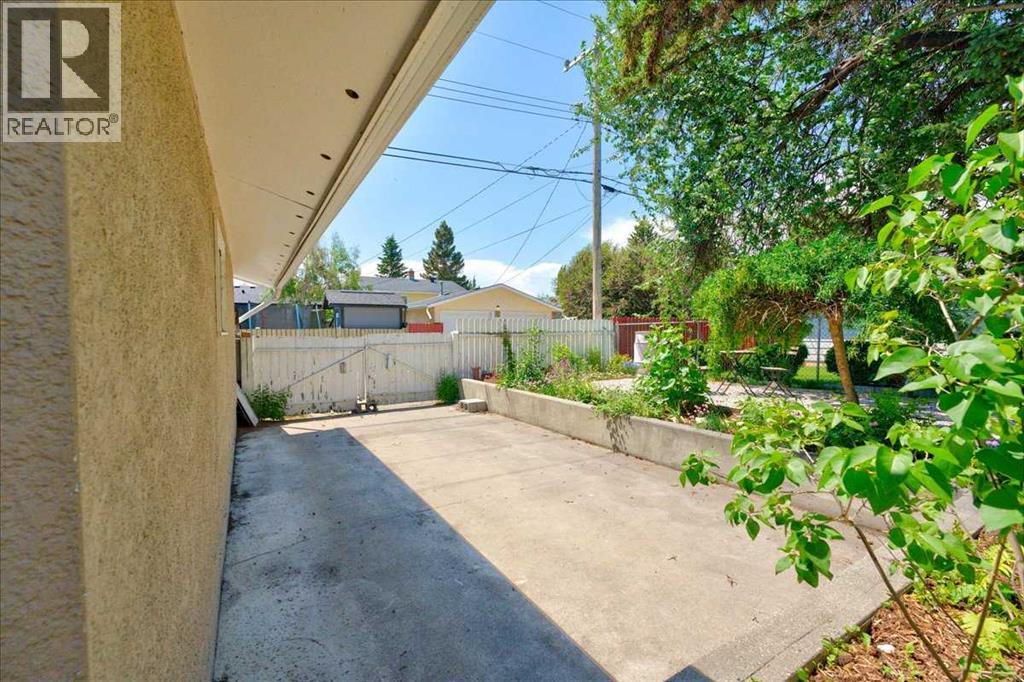 90 Armstrong Crescent SE - 41