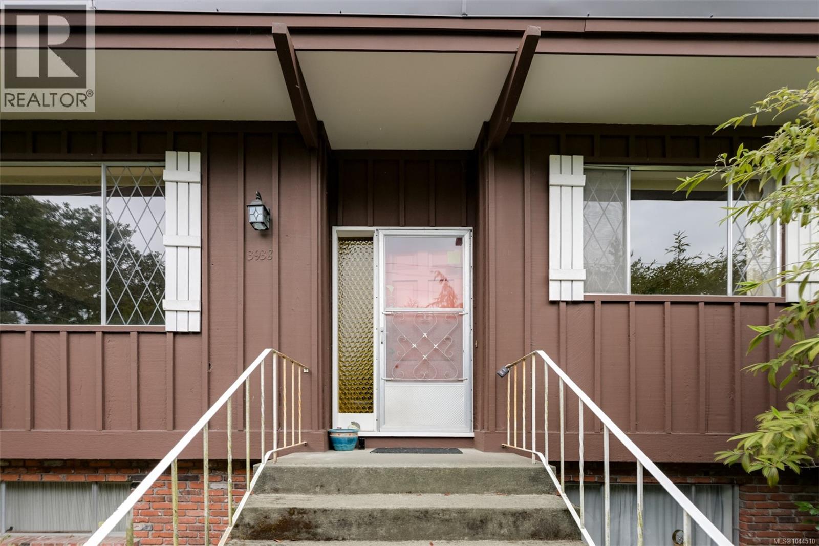 3938 Shorncliffe Rd - 2