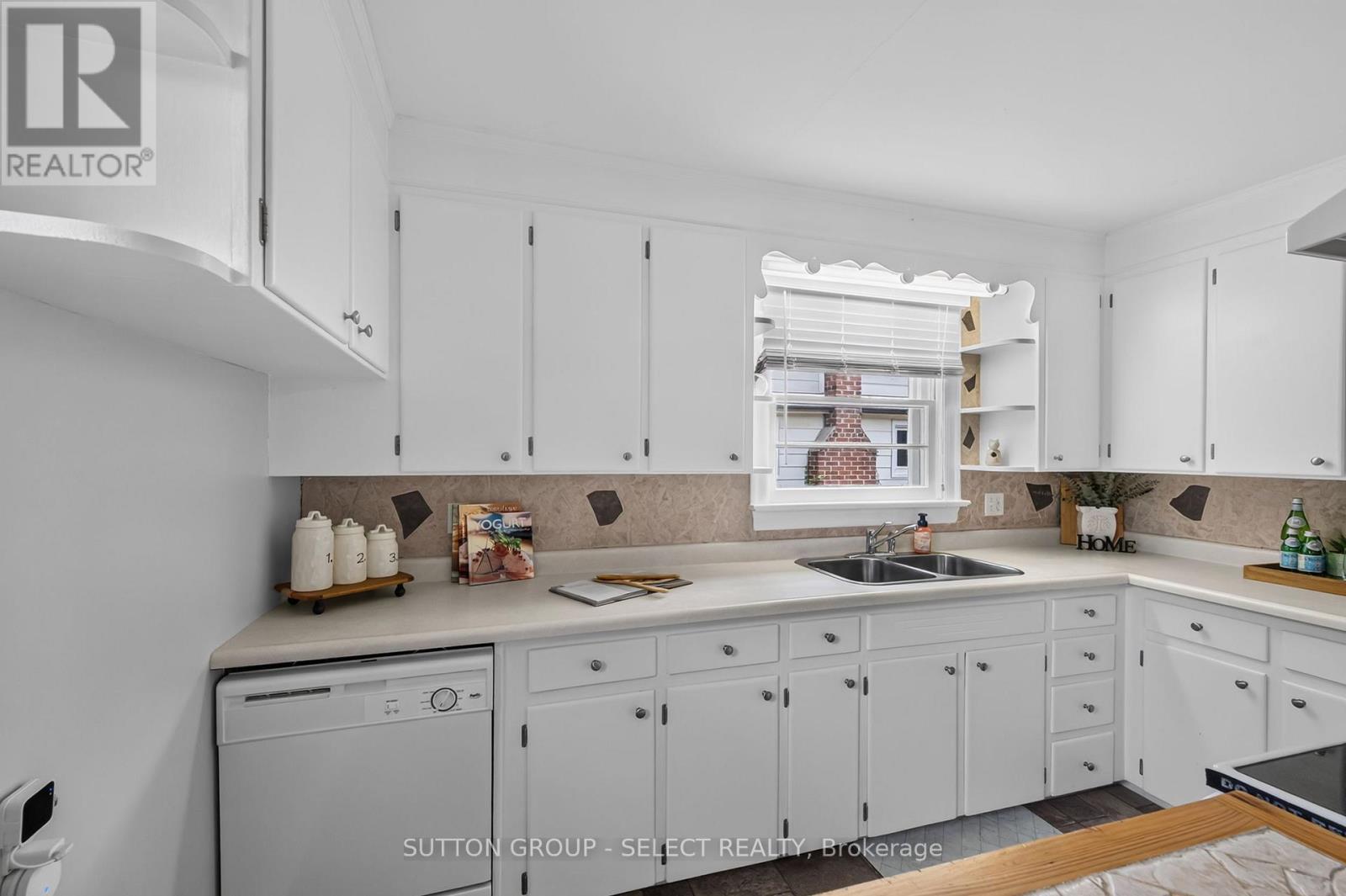 1852 AVALON STREET - Image 15