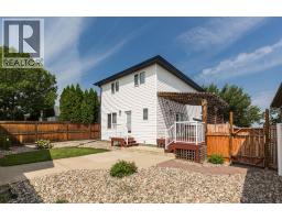 86 Riverstone Boulevard W, Lethbridge, AB T1K7X5 Photo 39