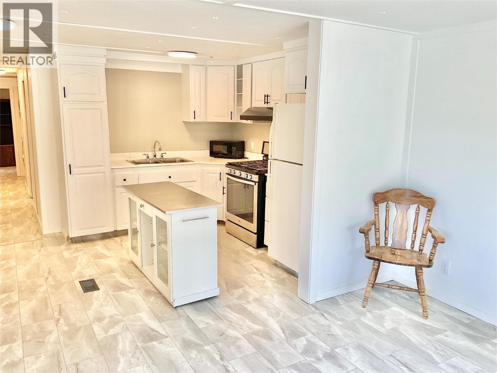 1675 33 Highway Unit# 11, Rock Creek