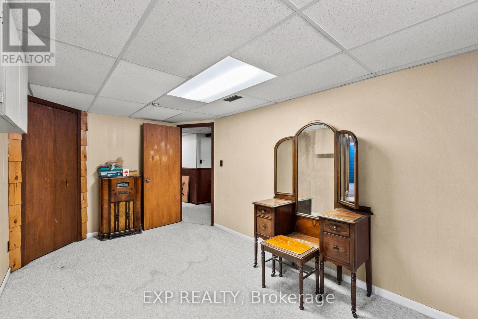 8800 CHAMPLAIN DRIVE - Image 32