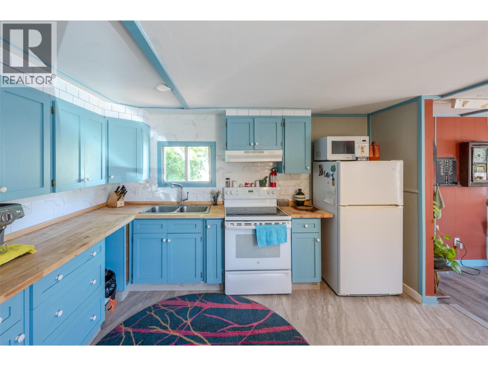 #21 3999 Skaha Lake Road - 17