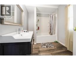 4pc Bathroom - 756 Brant Street, Windsor, ON N9A3E8 Photo 11
