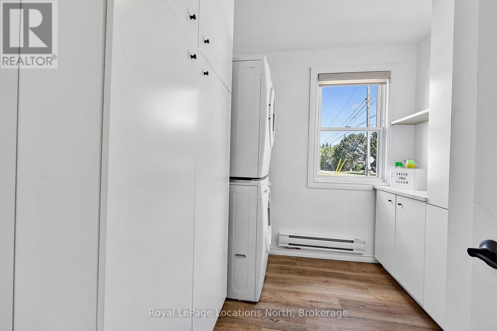 204 SUTHERLAND STREET N - Image 20