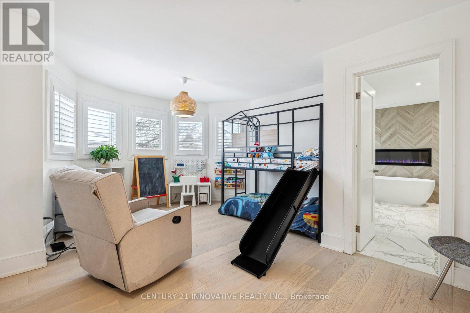 6 DEVONRIDGE CRESCENT - Image 30