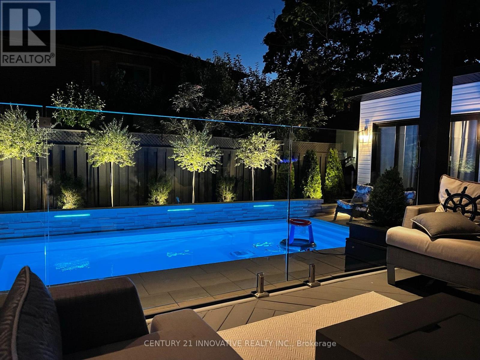 6 DEVONRIDGE CRESCENT - 40