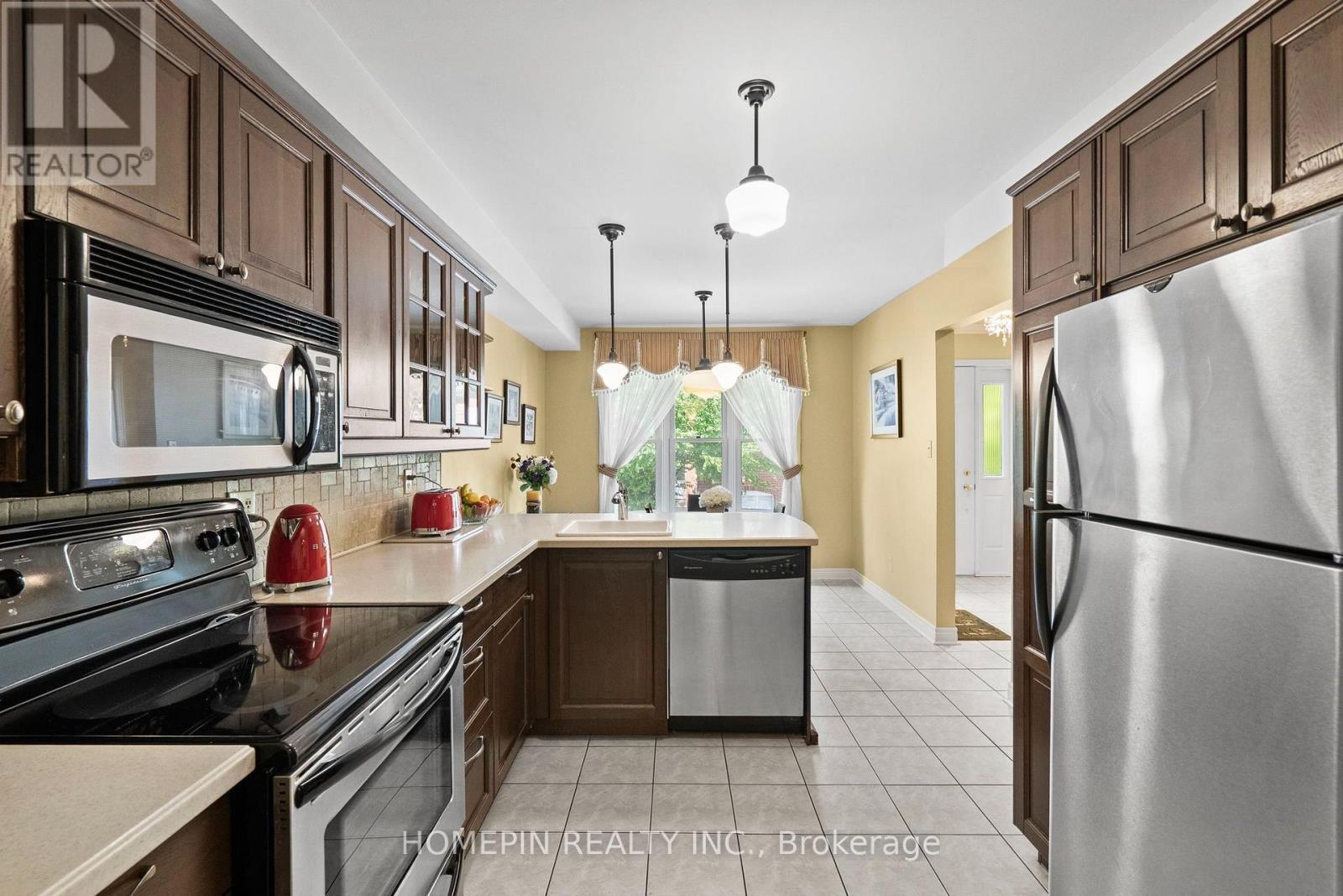 84 CONFEDERATION WAY - 3