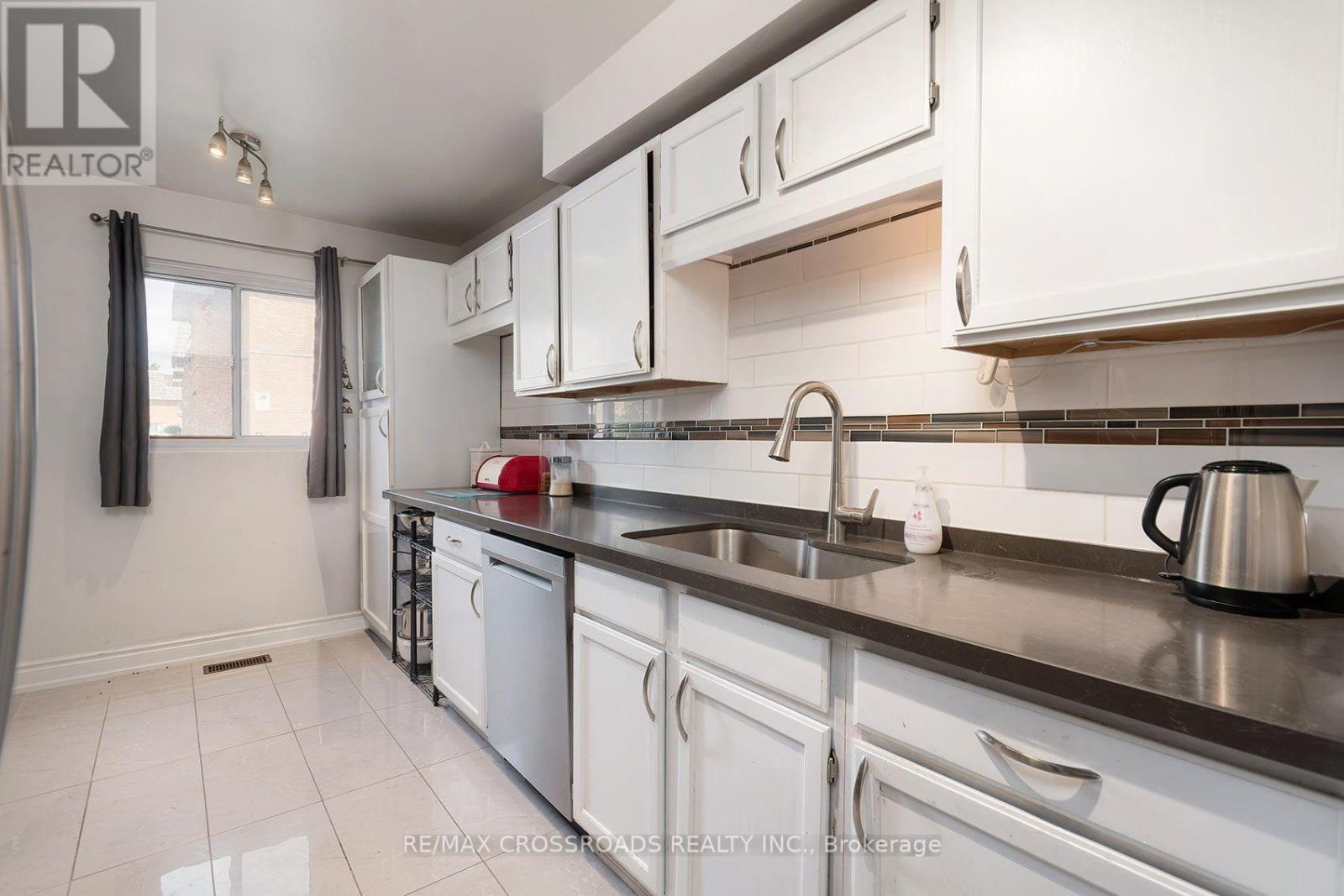 #65 10 RODDA BOULEVARD - 8