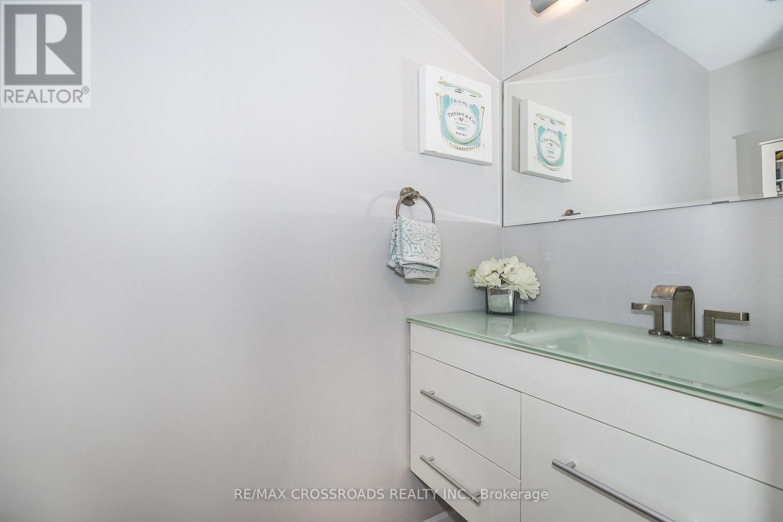 655 DODSWORTH CRESCENT - 4