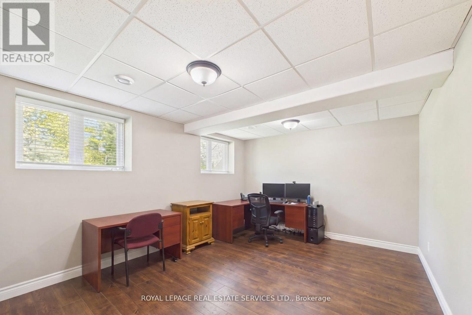 1045 TOWER CRESCENT - Image 30