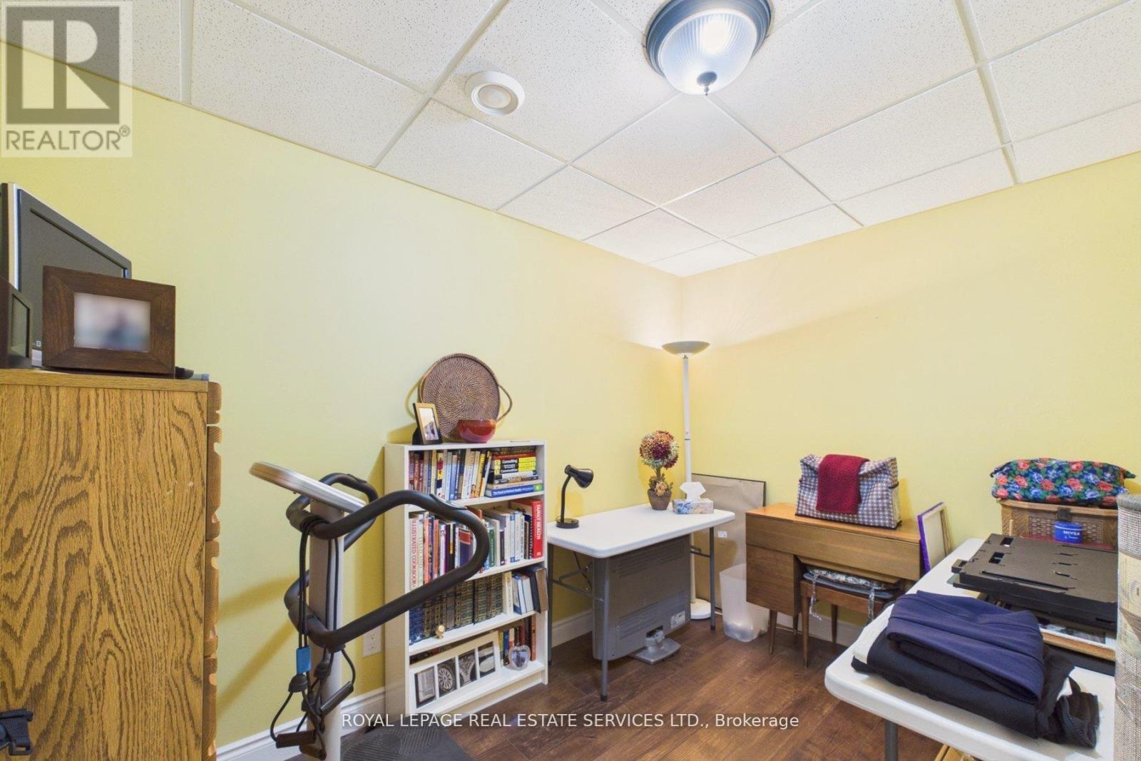1045 TOWER CRESCENT - Image 31