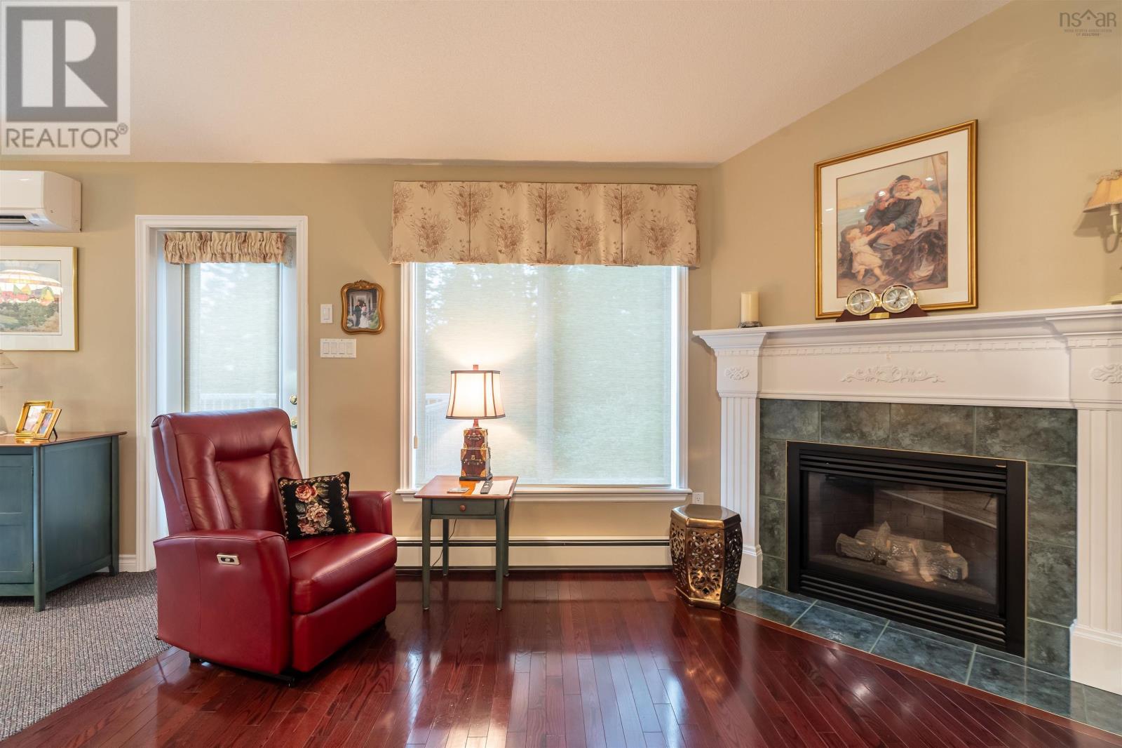 Property 33 of 50 of 215 Westwood Boulevard