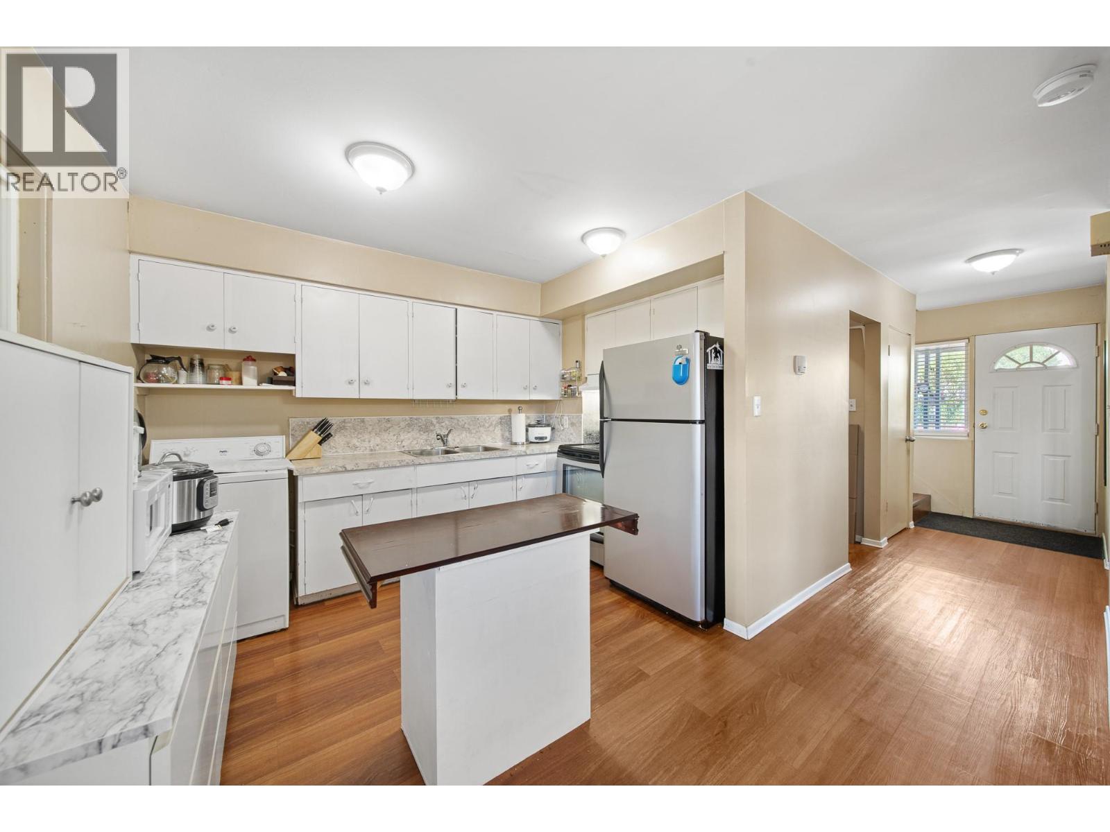 #5 2390 Seyom Crescent - Image 13