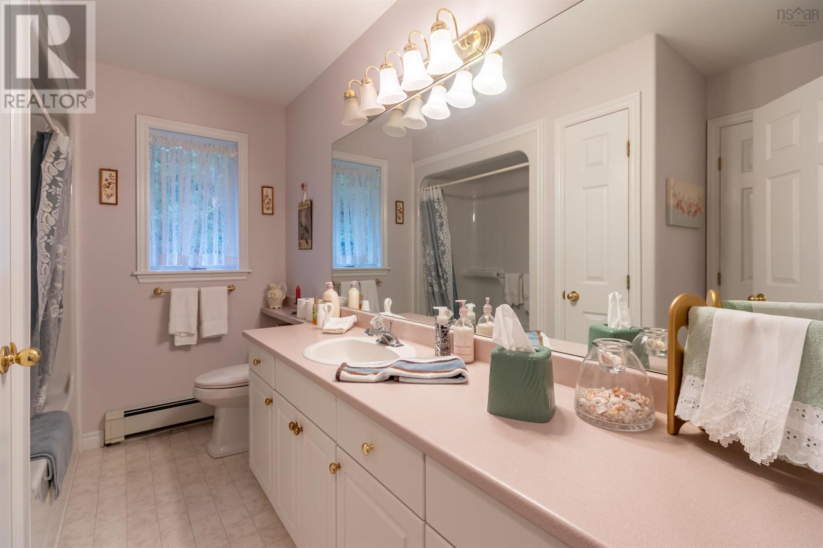 215 Westwood Boulevard - Image 31