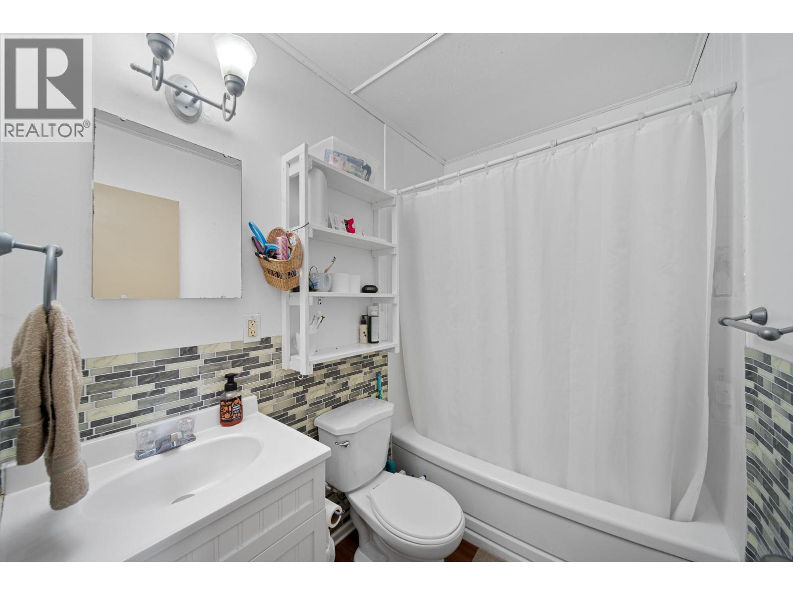 #5 2390 Seyom Crescent - Image 26