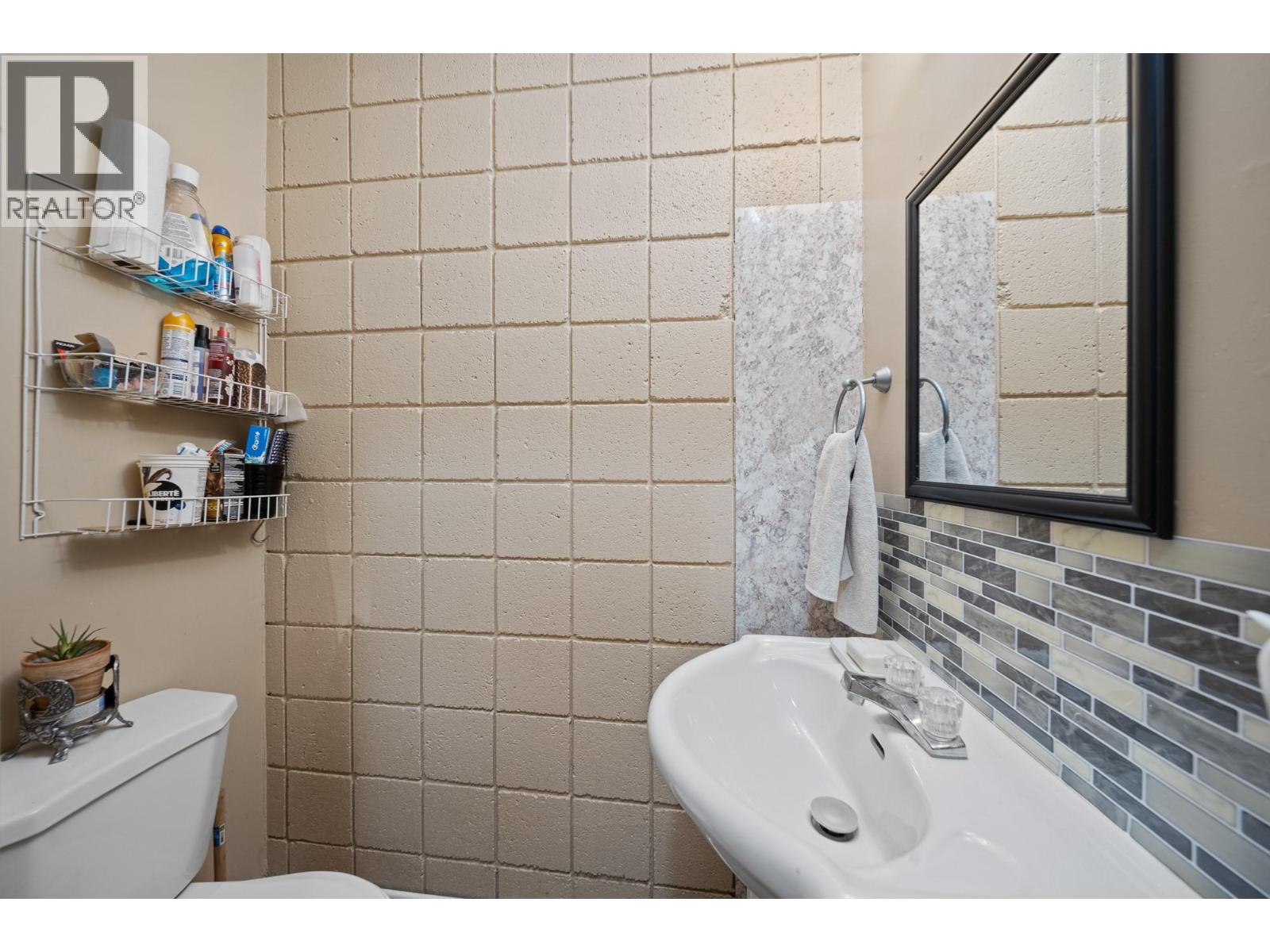 #5 2390 Seyom Crescent - Image 20