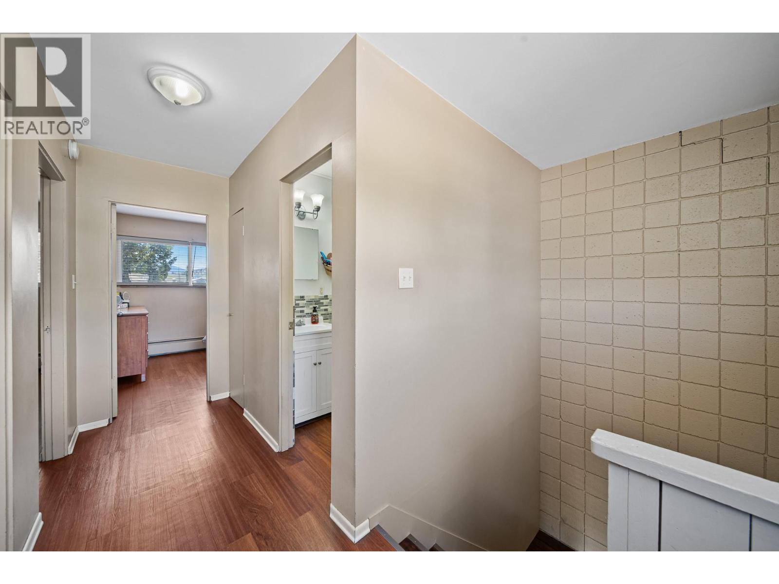 #5 2390 Seyom Crescent - Image 25