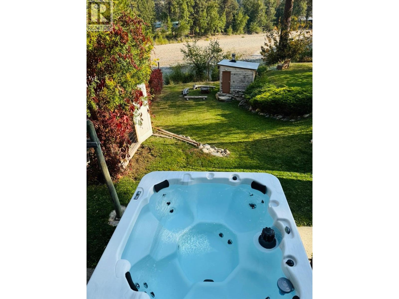 1606 33 Highway, Rock Creek