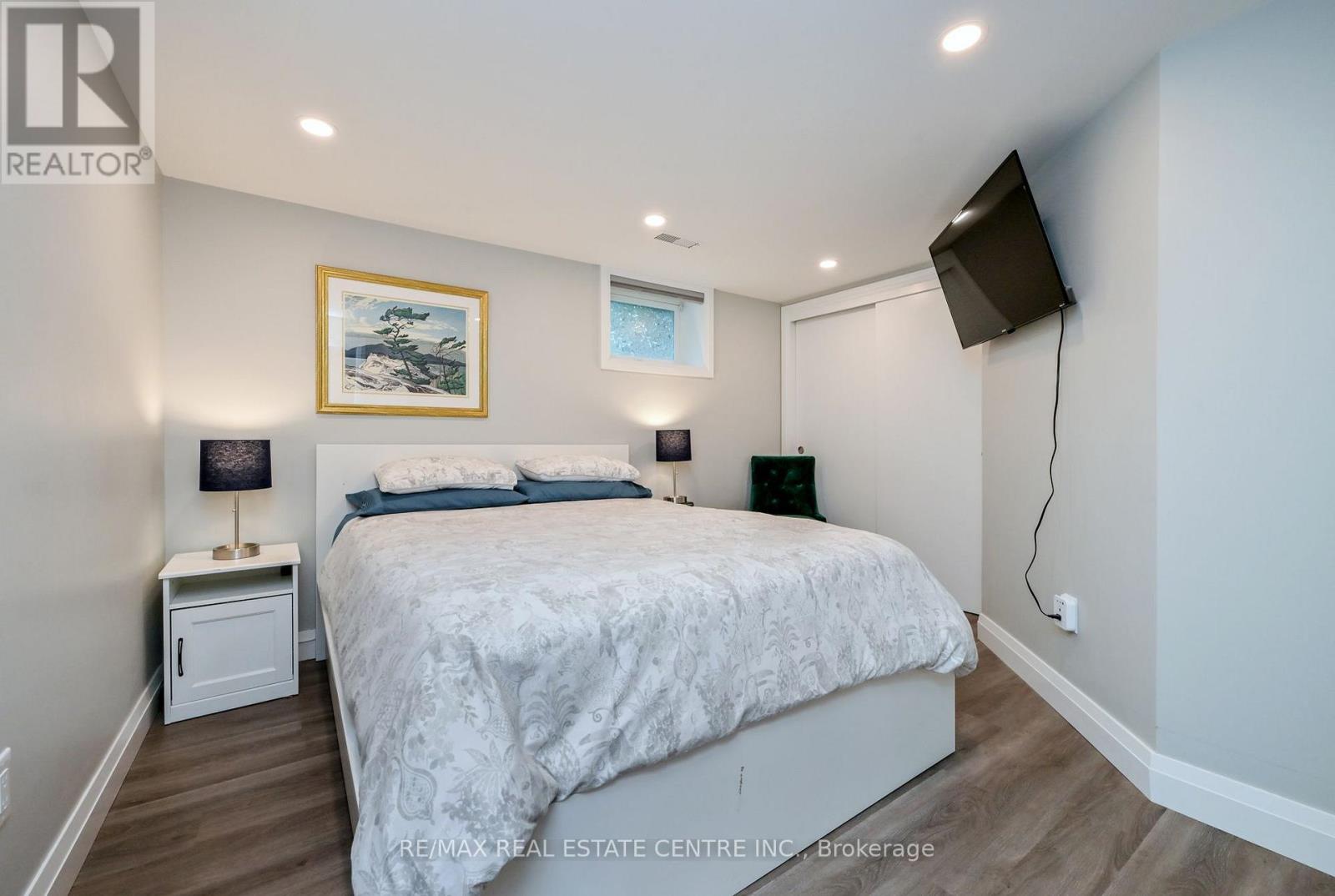 110 JOHN STREET - 24