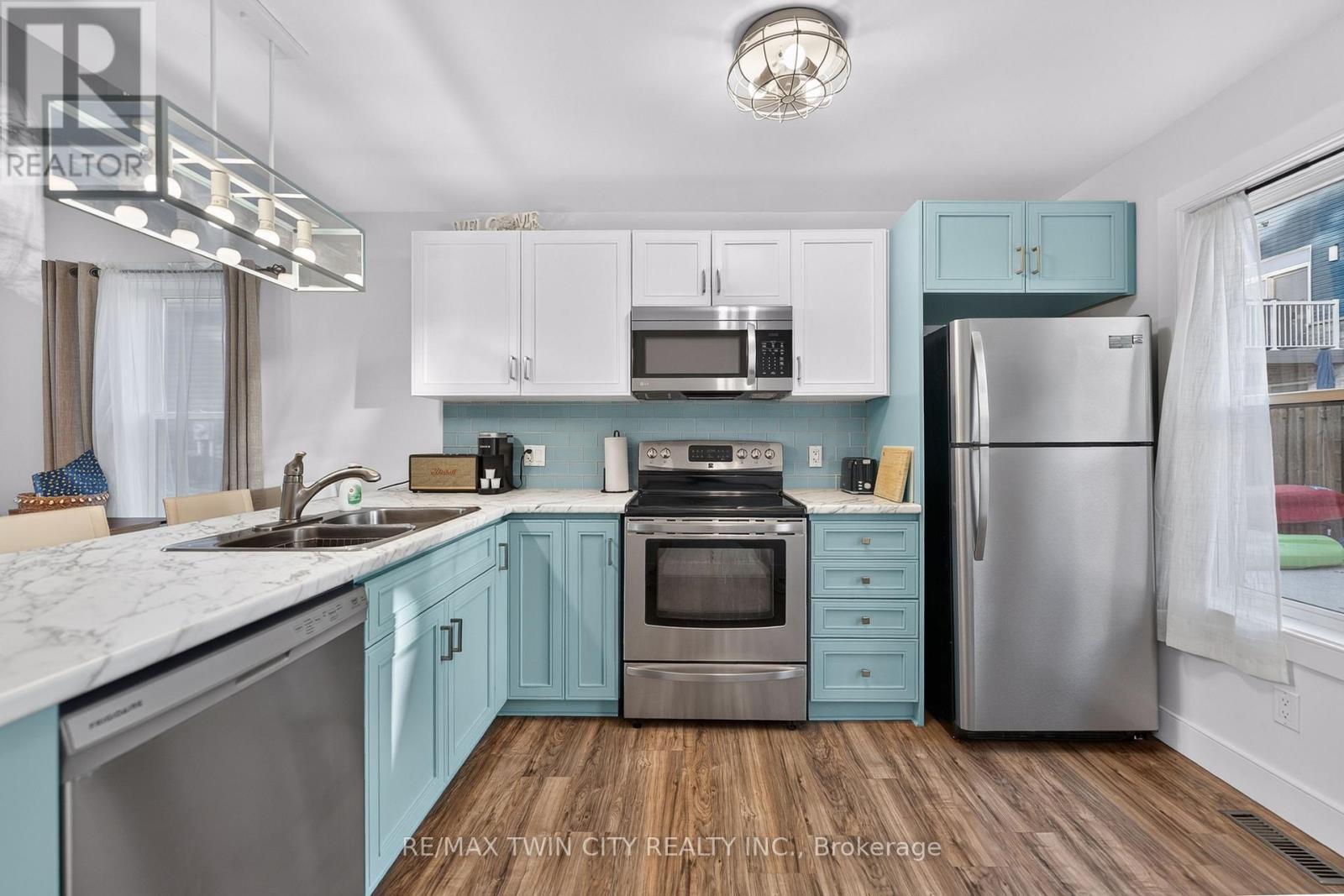 10 QUEENS AVENUE - Image 15