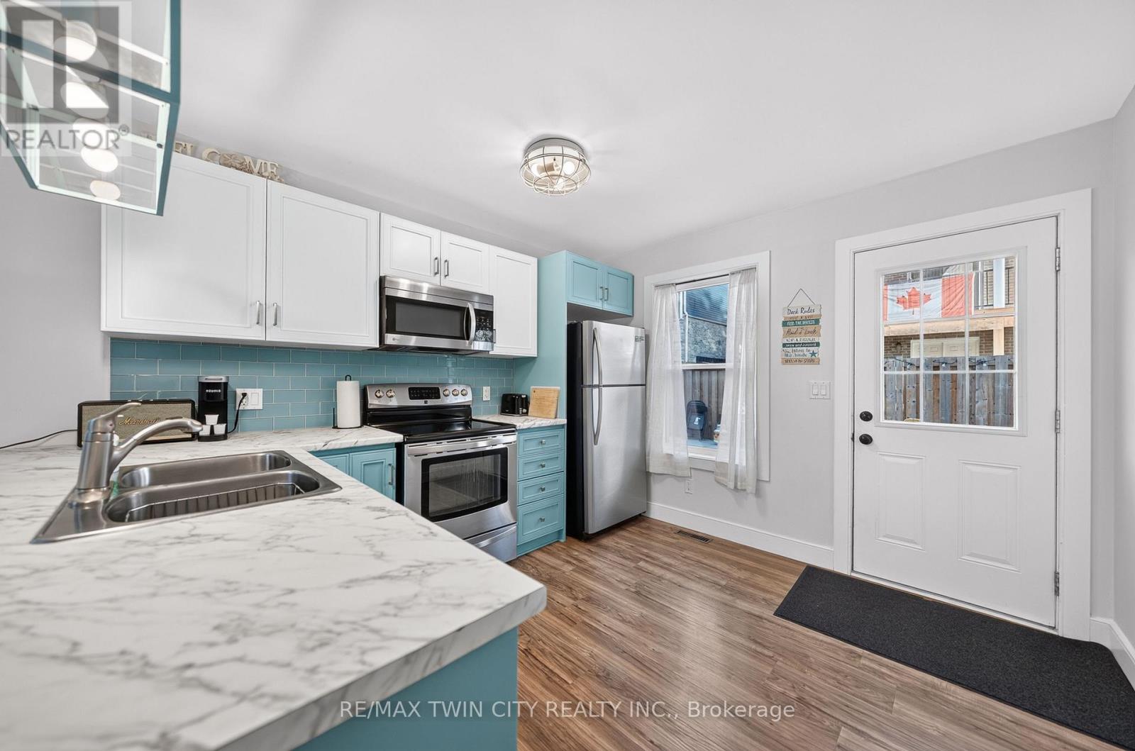 10 QUEENS AVENUE - Image 16