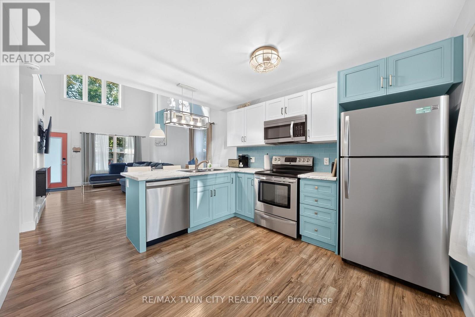 10 QUEENS AVENUE - Image 17