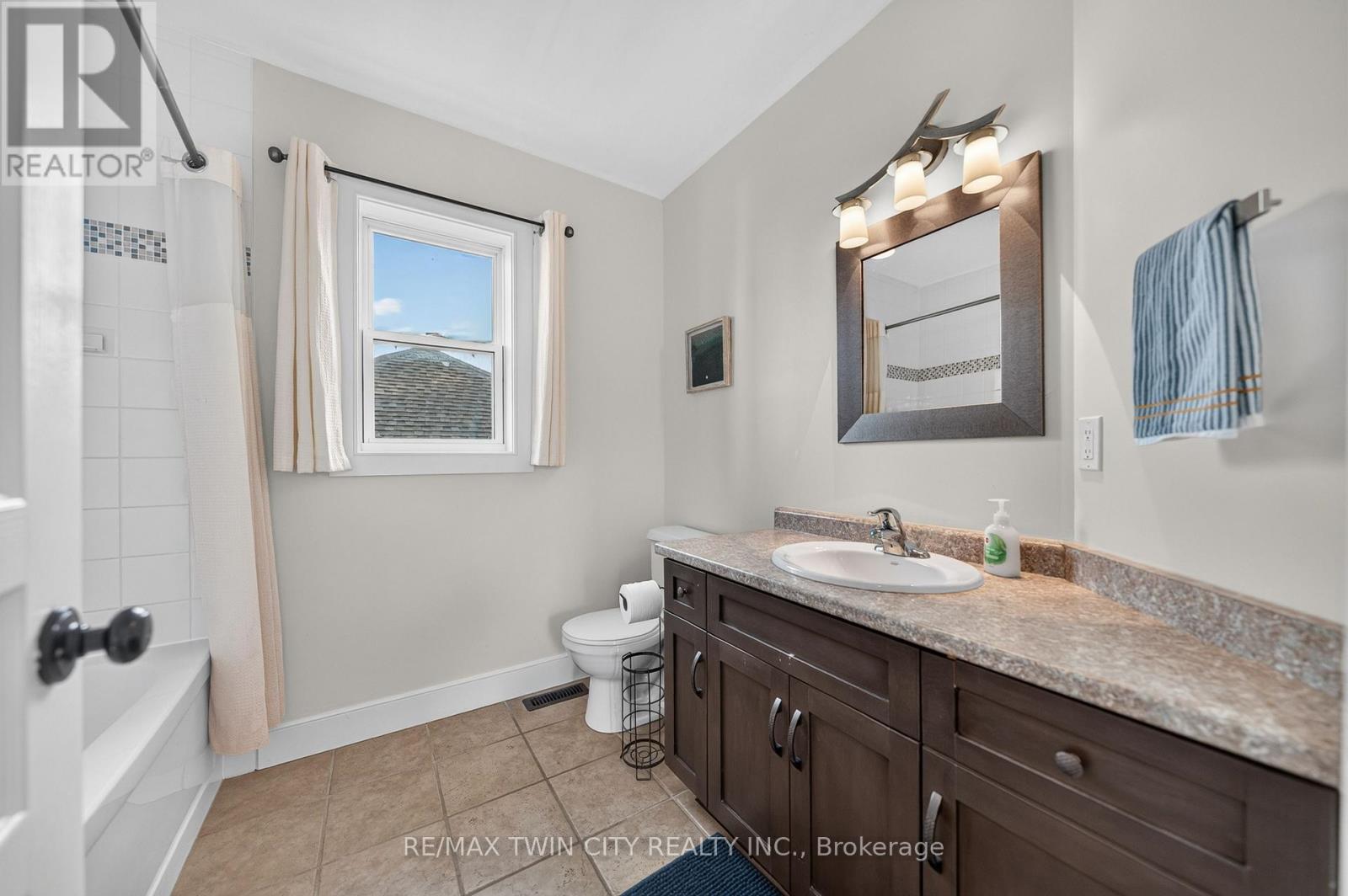10 QUEENS AVENUE - Image 23