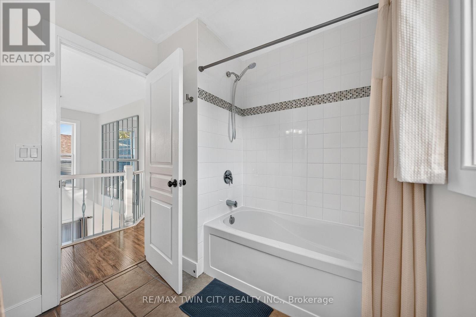 10 QUEENS AVENUE - Image 24