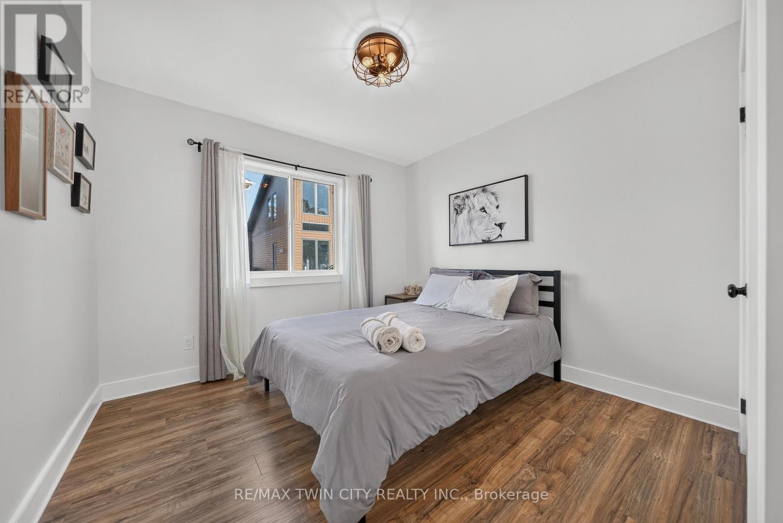 10 QUEENS AVENUE - Image 25