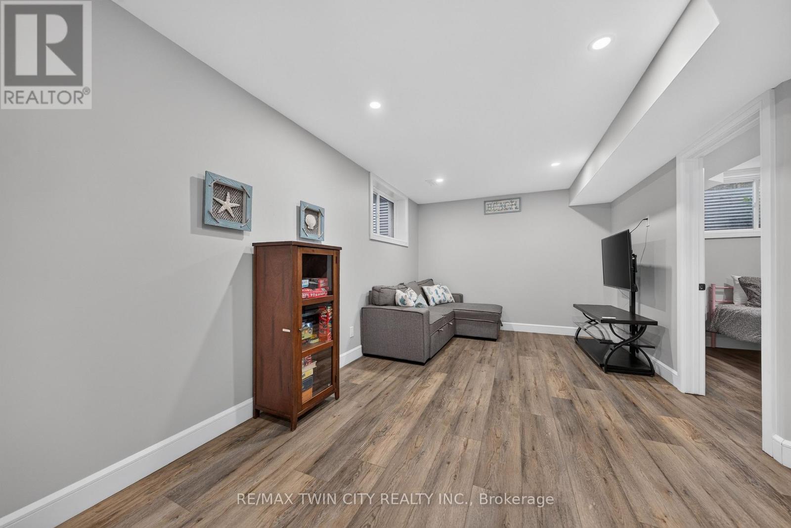 10 QUEENS AVENUE - Image 26