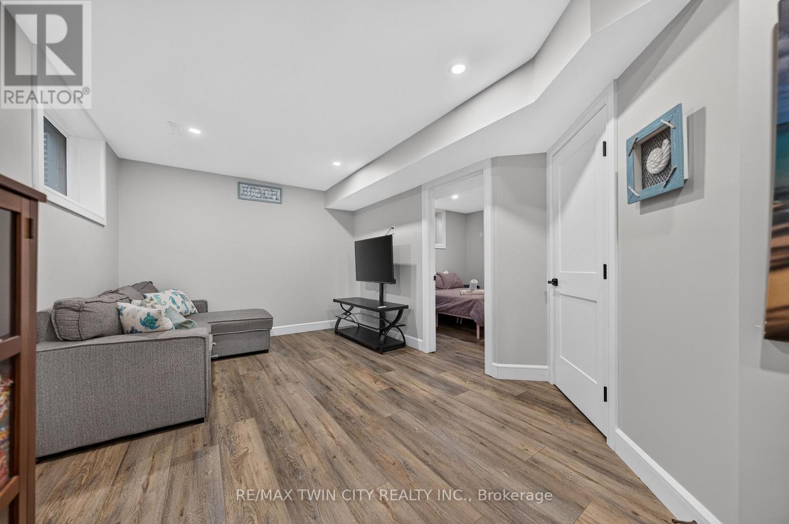 10 QUEENS AVENUE - Image 27