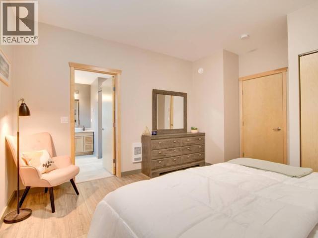 3-35 GLEANER AVENUE - 10