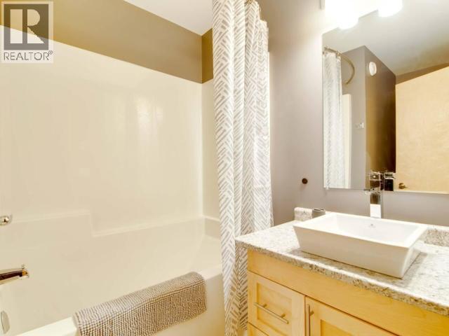 3-35 GLEANER AVENUE - 14