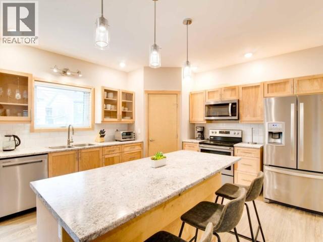 3-35 GLEANER AVENUE - 6
