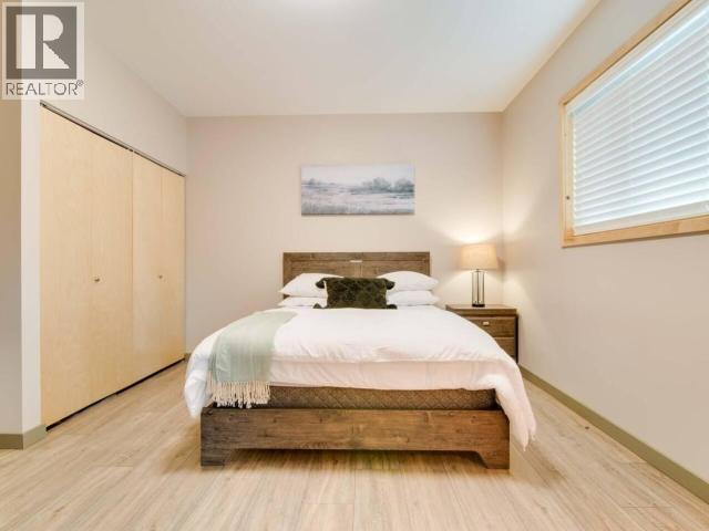 3-35 GLEANER AVENUE - 9