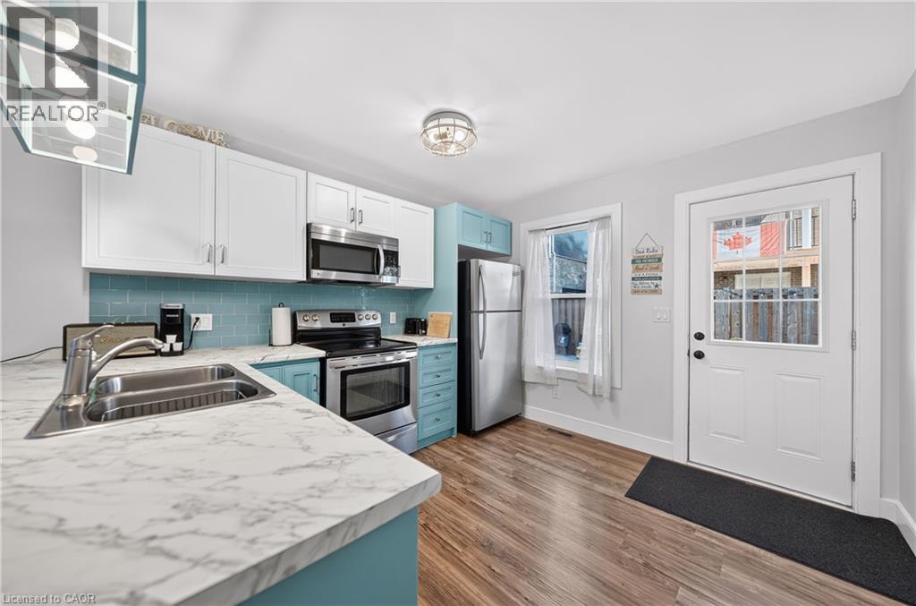 10 QUEENS Avenue - Image 16