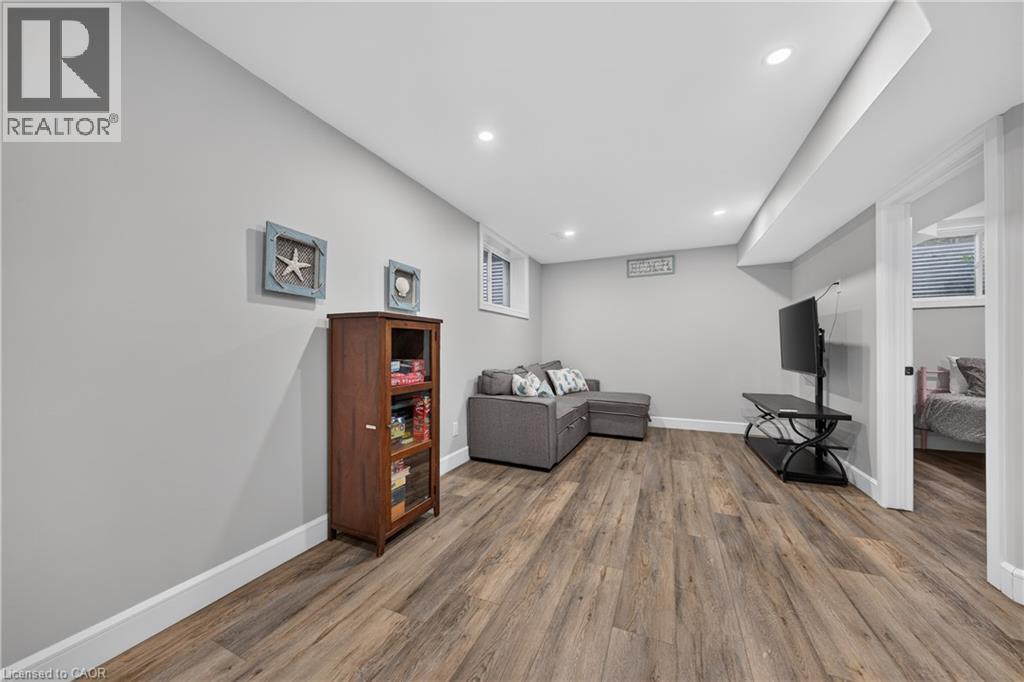 10 QUEENS Avenue - Image 26