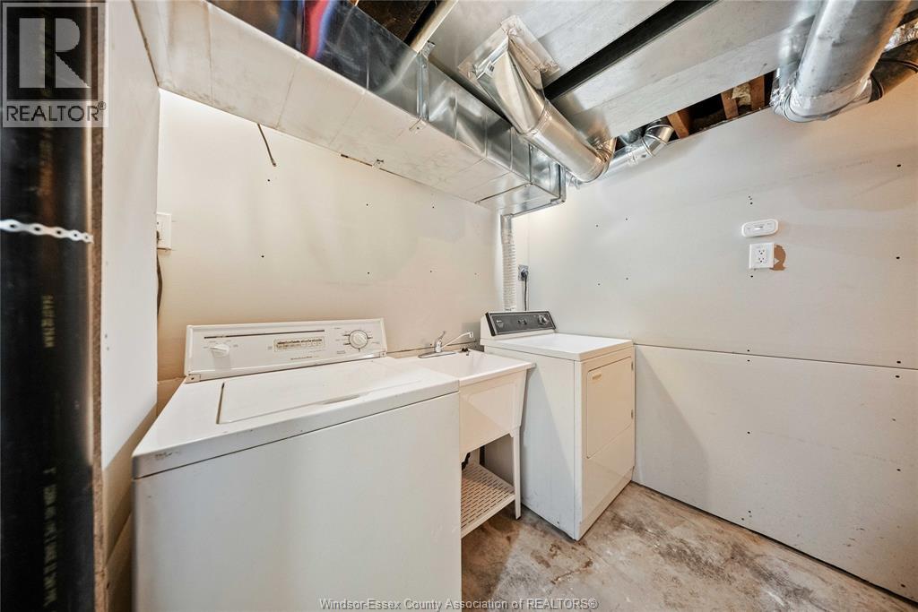 1465 CAMPBELL AVENUE - 32