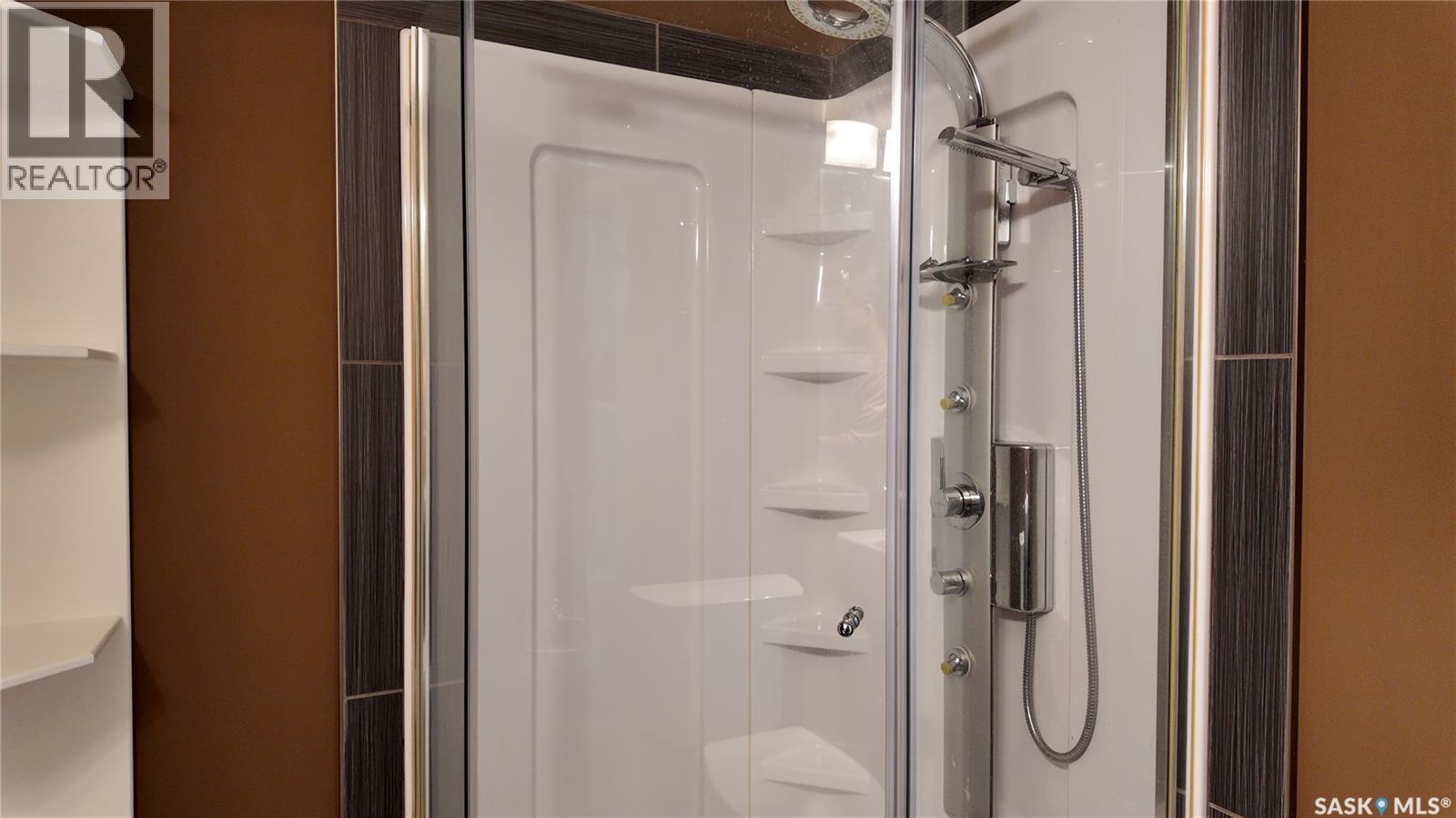 #409 212 Willis CRESCENT - Image 13